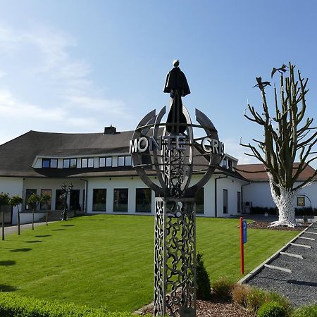 Hotel Monte Cristo Hoeselt Exterior foto
